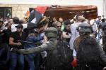 Police brutality at Palestinian funeral in East Jerusalem